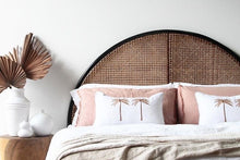 Load image into Gallery viewer, Little Cove Living