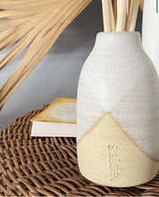 Load image into Gallery viewer, Saide - Tan ceramic reed diffuser

