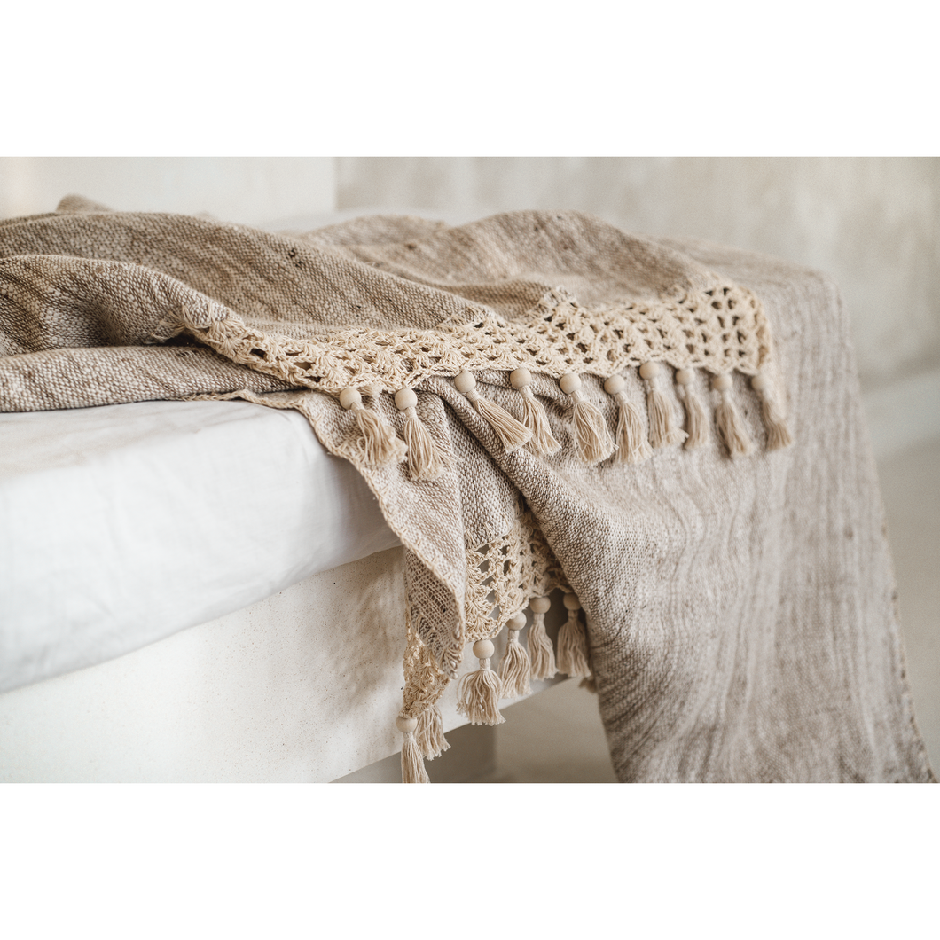 COTTON THROW BLANKET WITH MACRAME BORDER