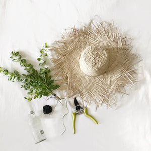 WIDE BRIM PALM LEAF HAT